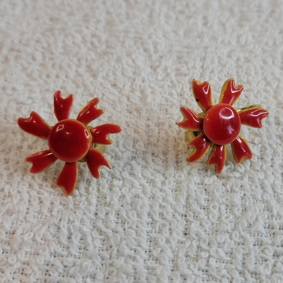 Vintage Red glazed clip on earrings flower  poinsettia festive - Picture 1 of 8